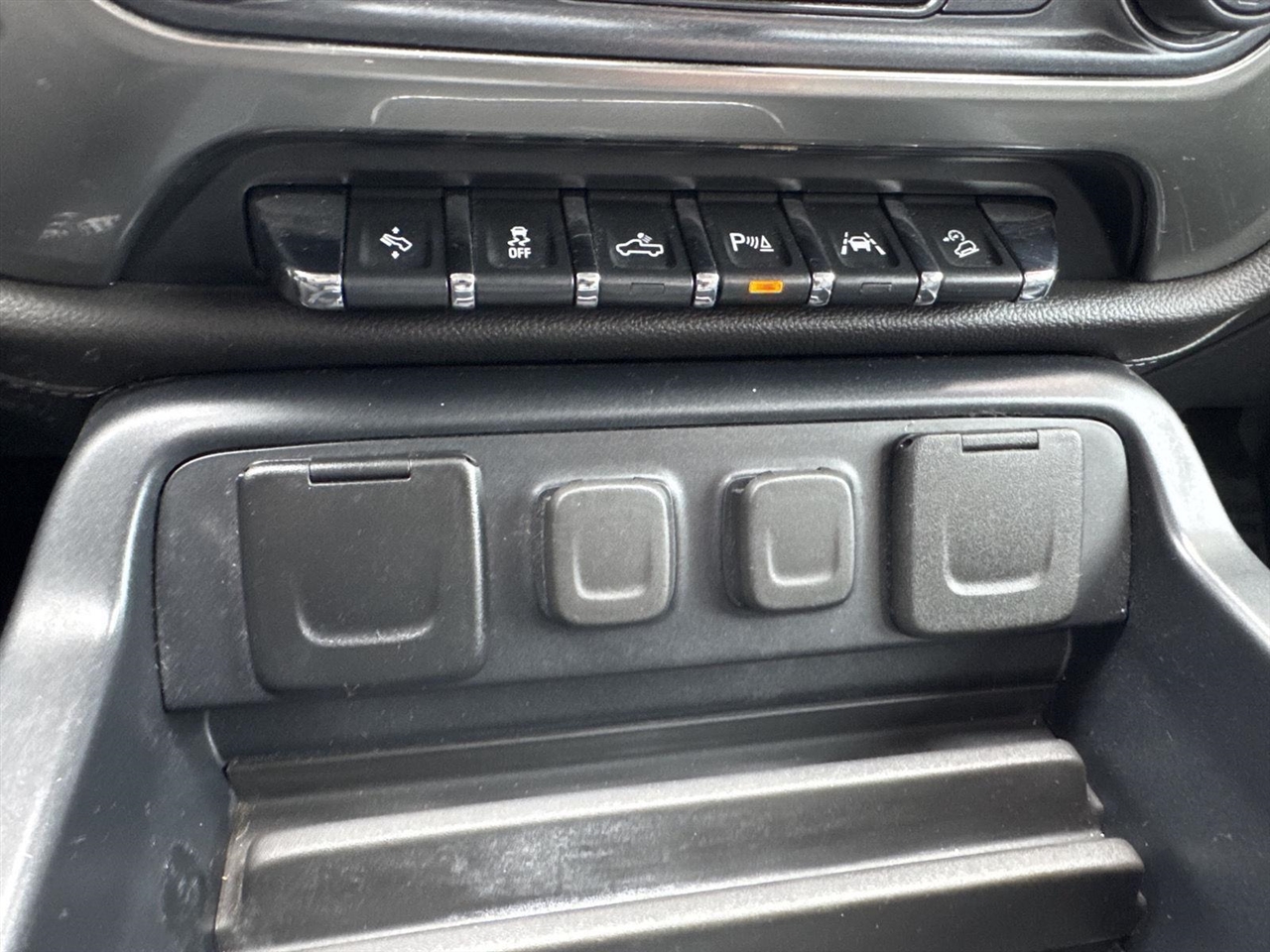 Chevrolet Silverado 1500 4WD Crew Cab 143.5" LTZ w/2LZ 2018