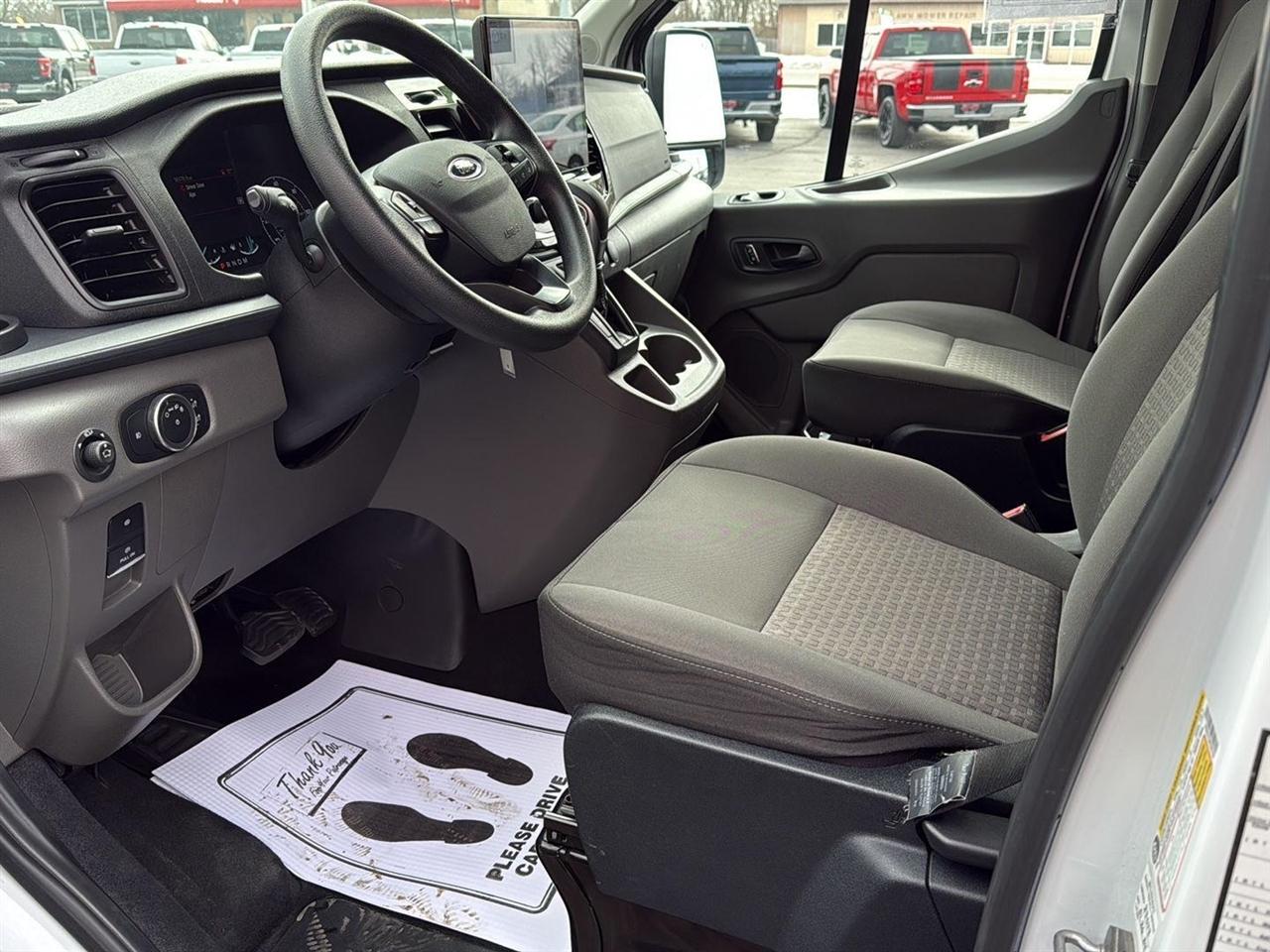 Ford Transit Passenger Wagon T-350 148" Low Roof XLT RWD 2023