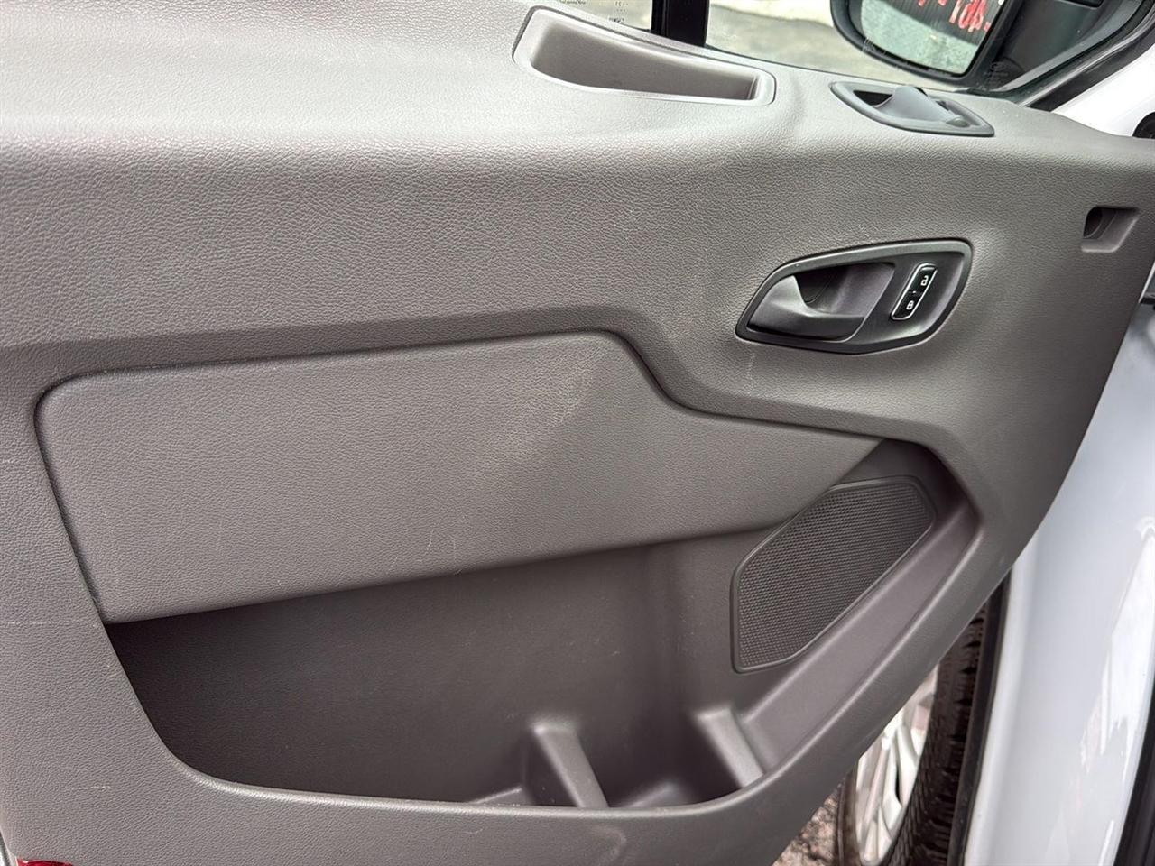 Ford Transit Passenger Wagon T-350 148" Low Roof XLT RWD 2023