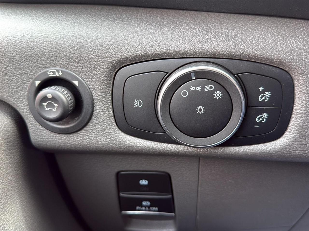 Ford Transit Passenger Wagon T-350 148" Low Roof XLT RWD 2023