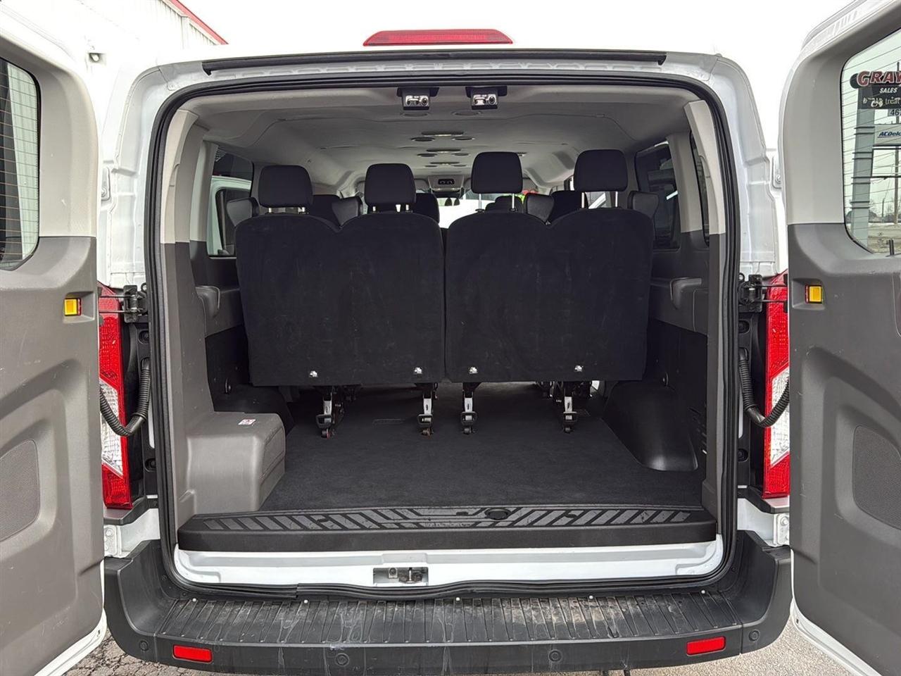 Ford Transit Passenger Wagon T-350 148" Low Roof XLT RWD 2023