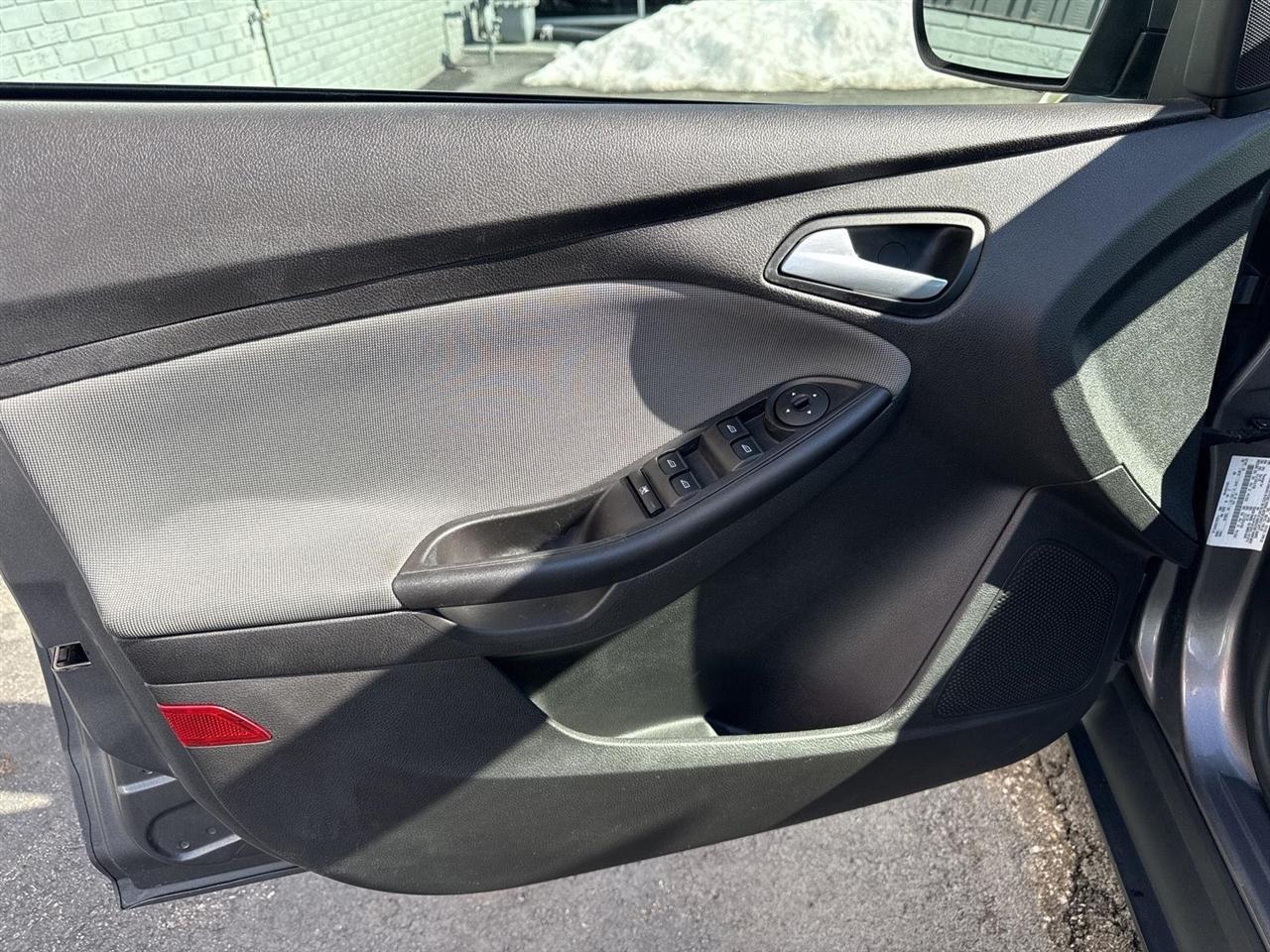 Ford Focus 4dr Sdn SE 2014