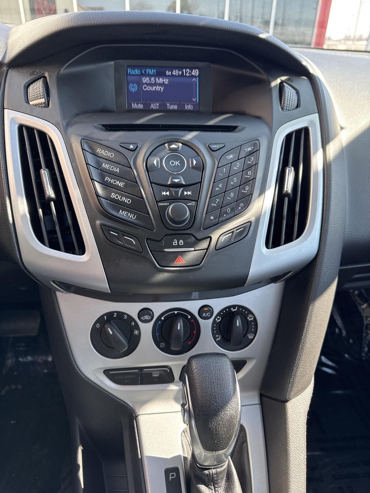 Ford Focus 4dr Sdn SE 2014