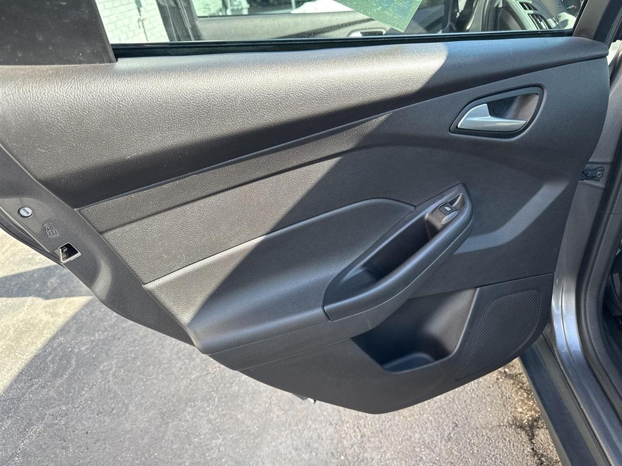 Ford Focus 4dr Sdn SE 2014