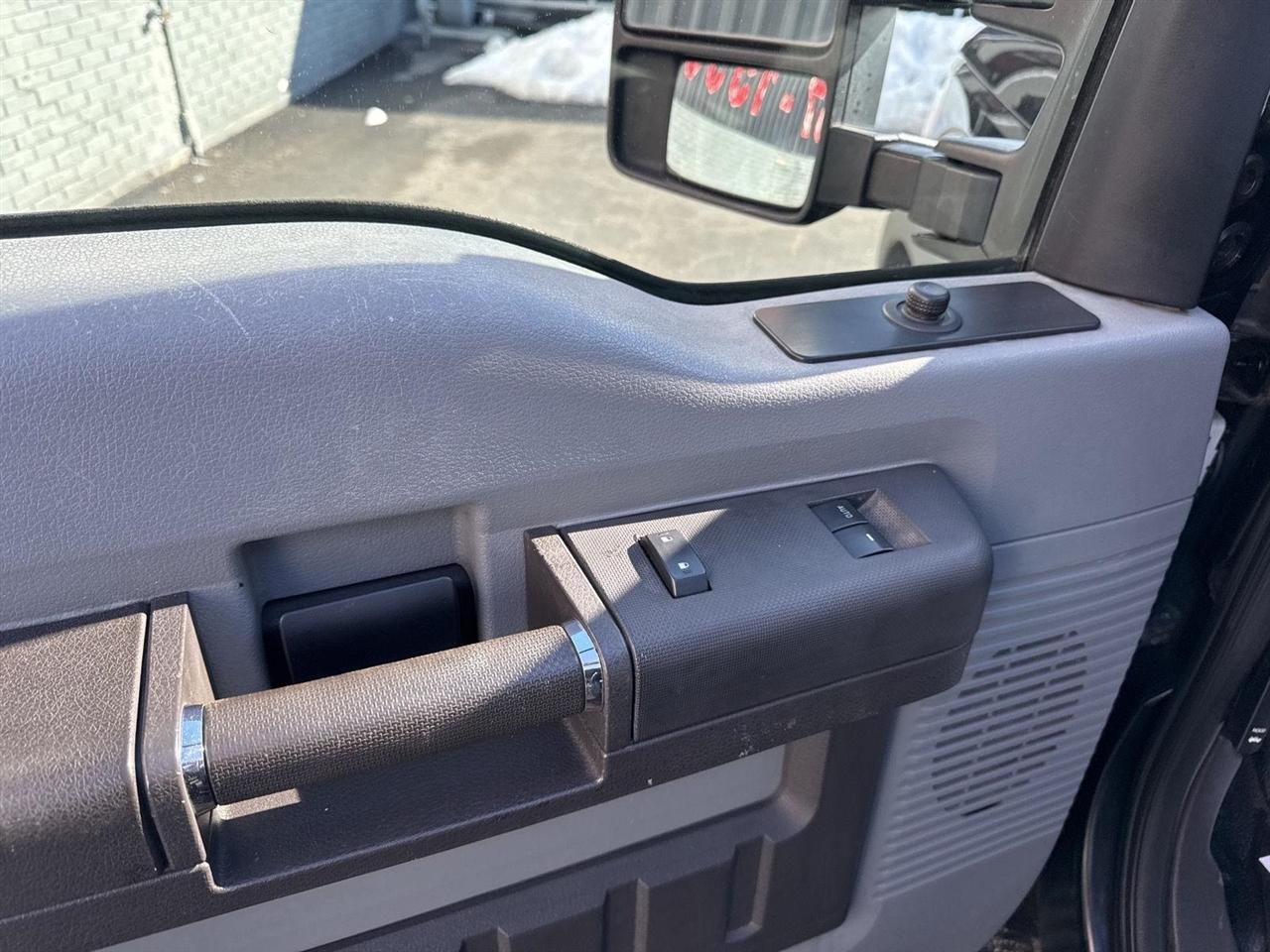 Ford Super Duty F-250 SRW 4WD Reg Cab 137" XLT 2011