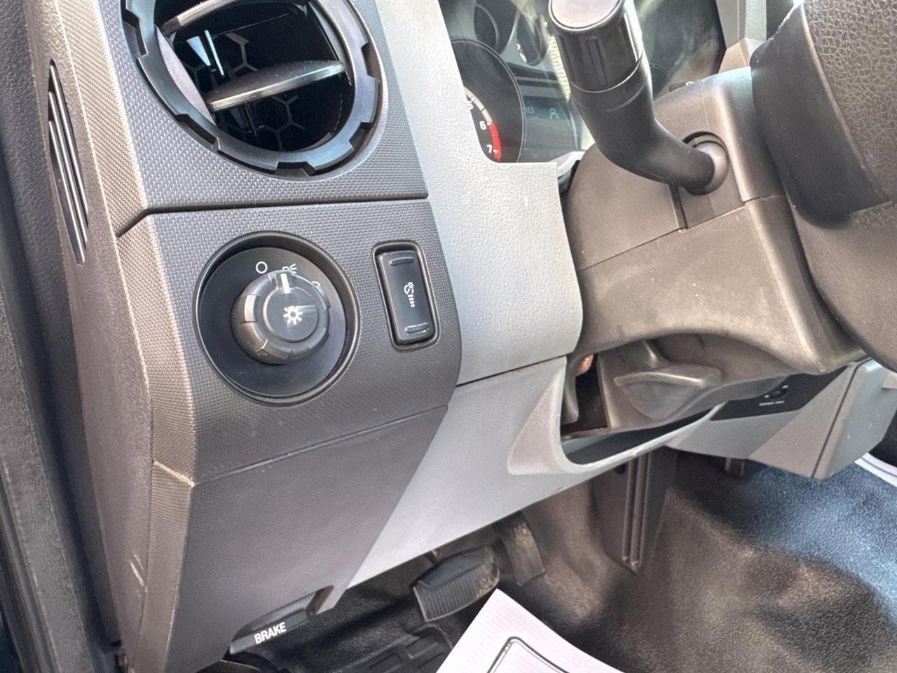 Ford Super Duty F-250 SRW 4WD Reg Cab 137" XLT 2011