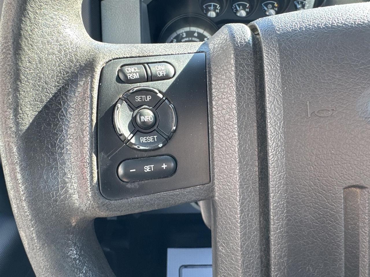 Ford Super Duty F-250 SRW 4WD Reg Cab 137" XLT 2011