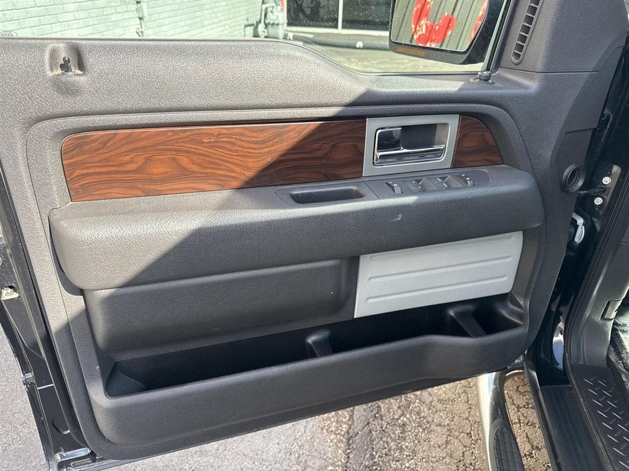 Ford F-150 2WD SuperCab 145" Lariat 2012