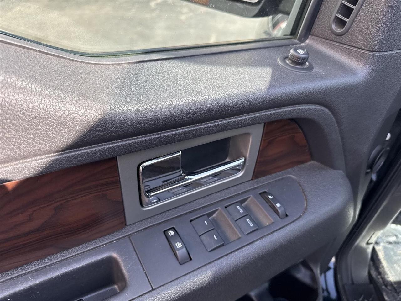 Ford F-150 2WD SuperCab 145" Lariat 2012