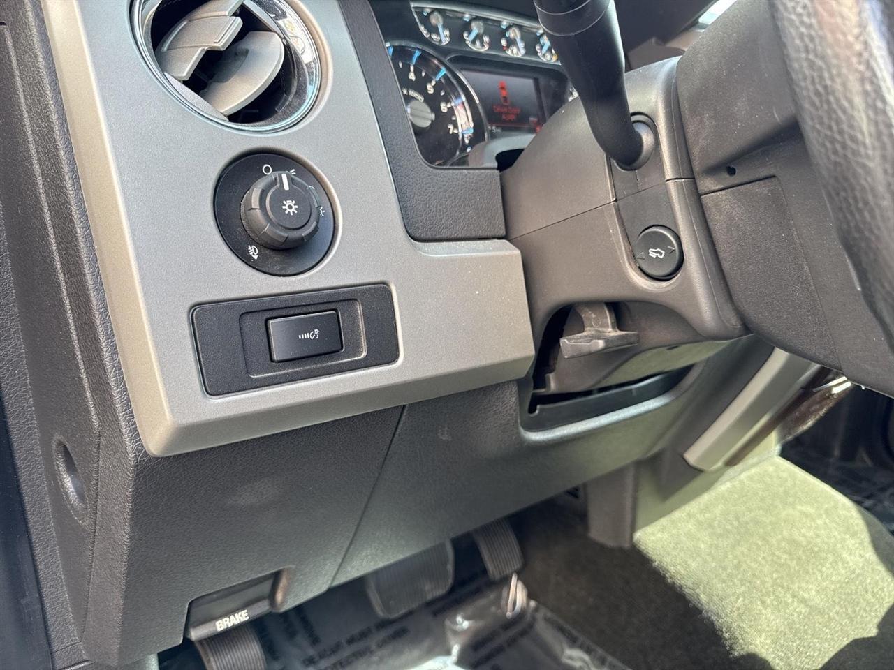 Ford F-150 2WD SuperCab 145" Lariat 2012