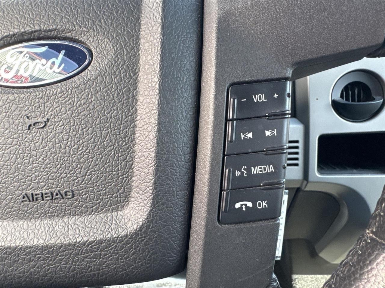 Ford F-150 2WD SuperCab 145" Lariat 2012