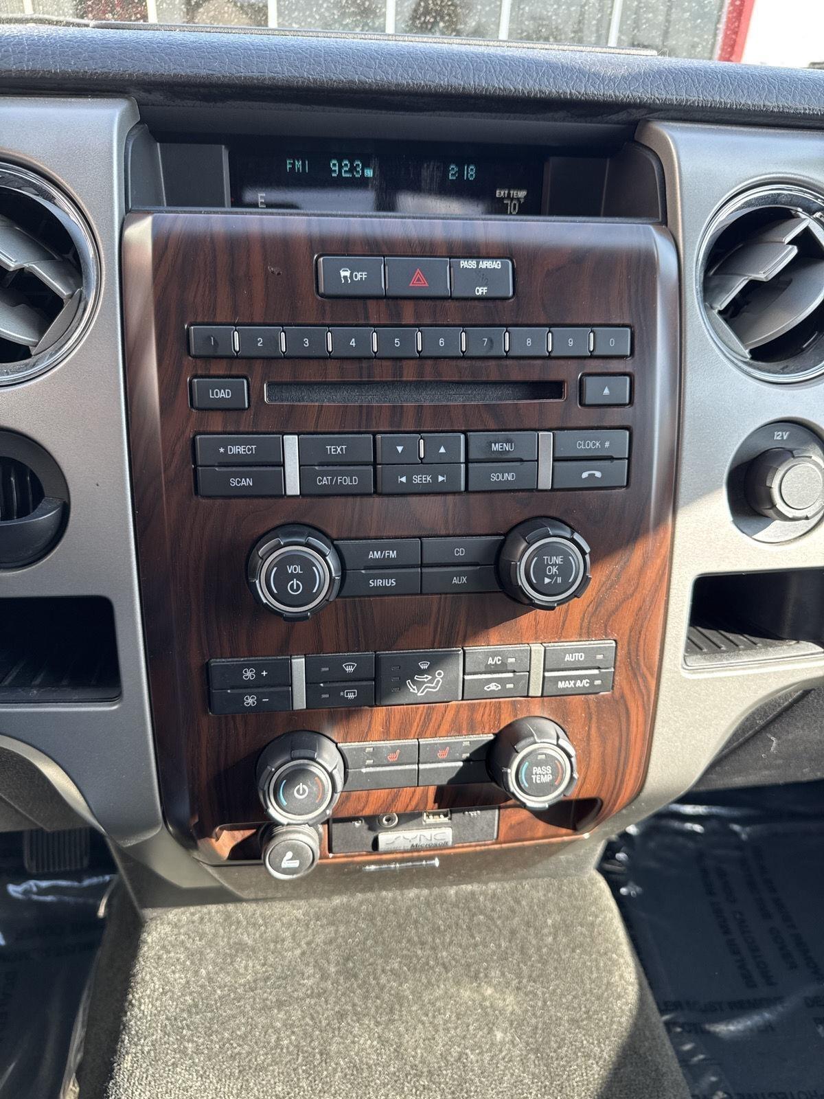 Ford F-150 2WD SuperCab 145" Lariat 2012