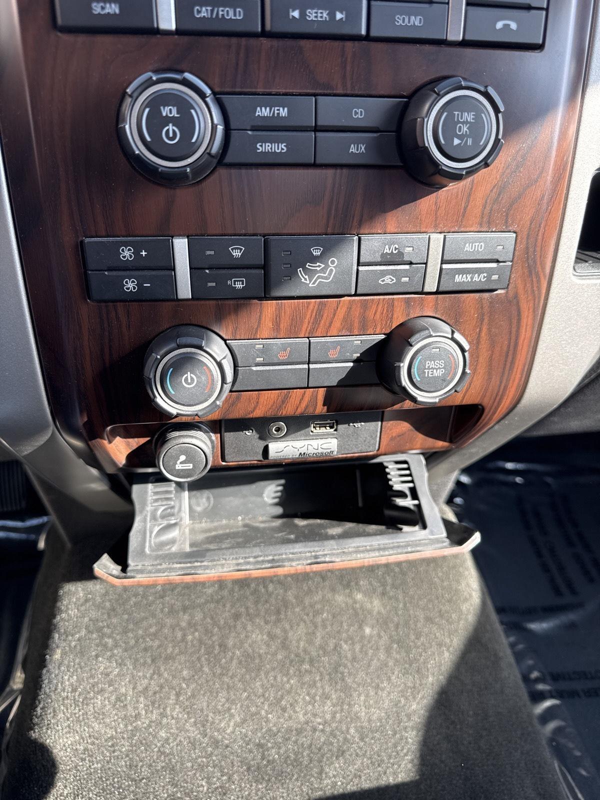 Ford F-150 2WD SuperCab 145" Lariat 2012