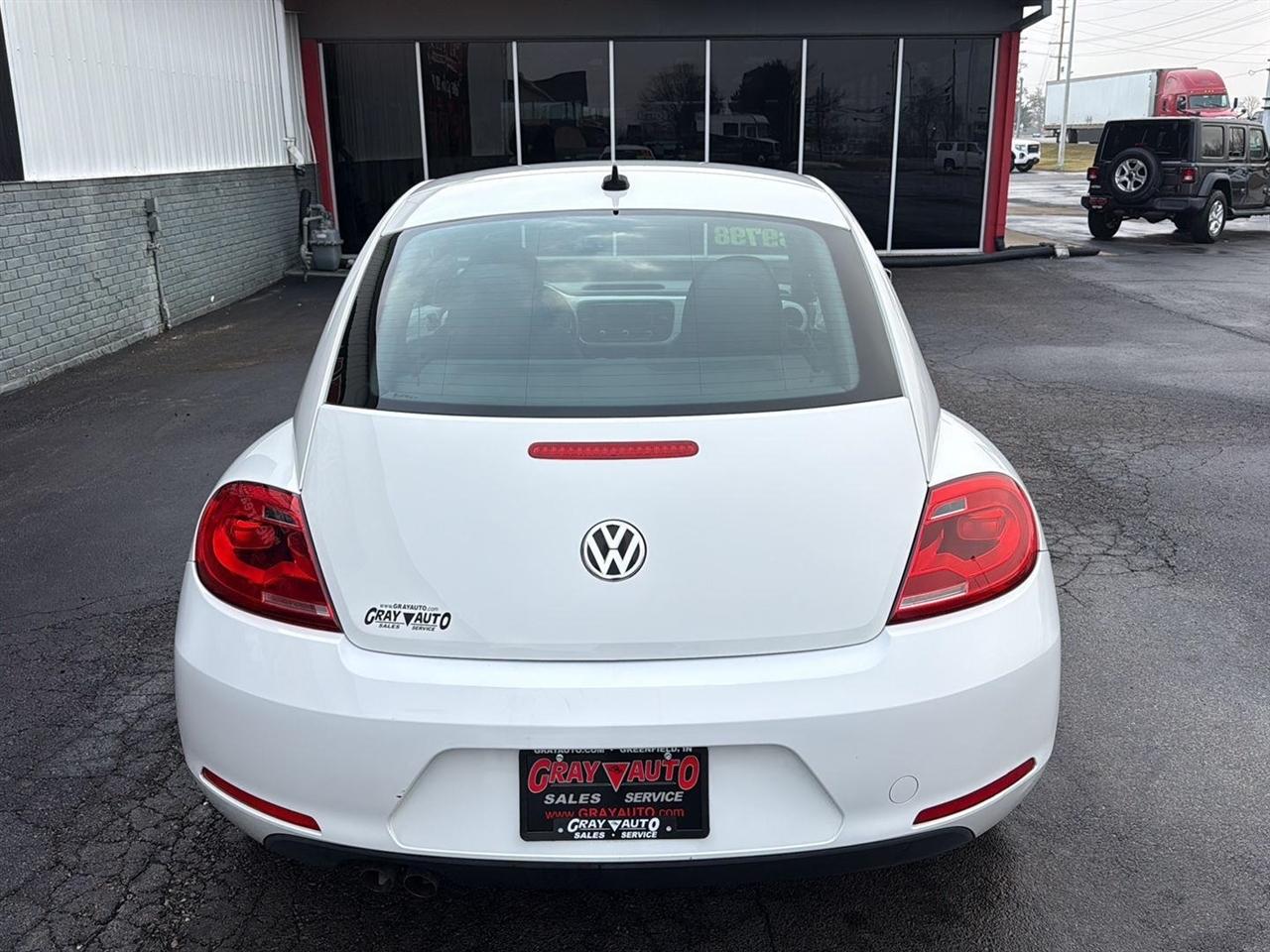 Volkswagen Beetle 2dr Cpe Auto 2.5L PZEV 2012