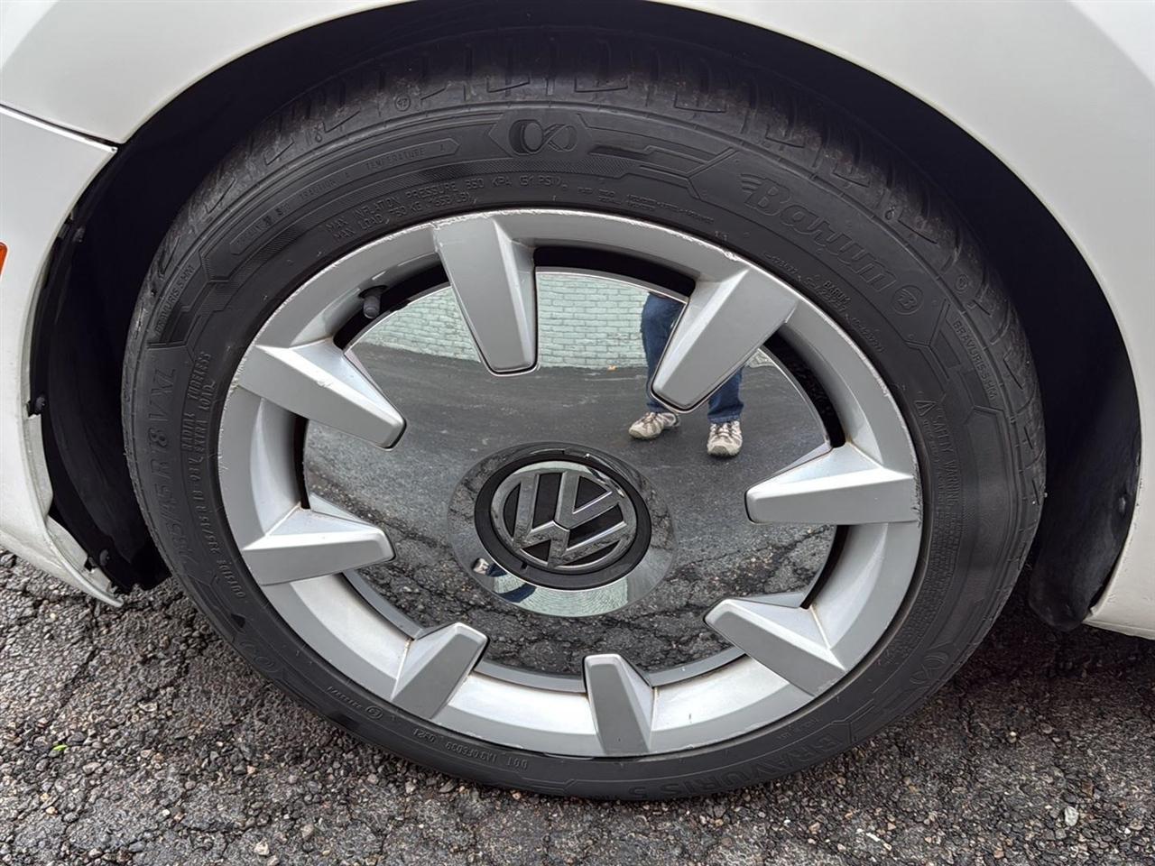 Volkswagen Beetle 2dr Cpe Auto 2.5L PZEV 2012