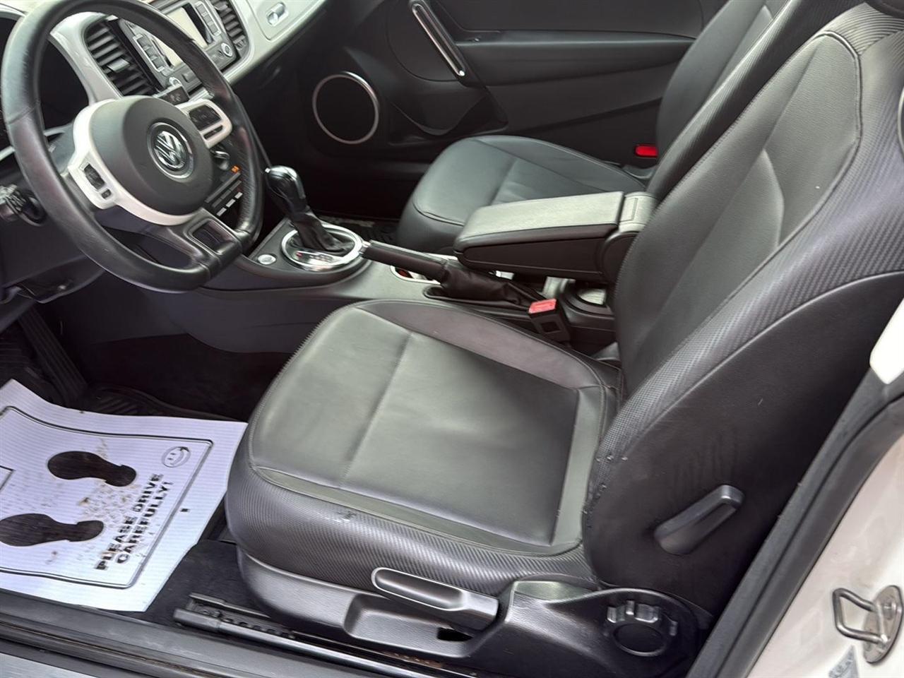 Volkswagen Beetle 2dr Cpe Auto 2.5L PZEV 2012