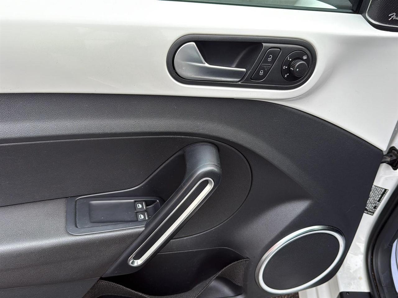 Volkswagen Beetle 2dr Cpe Auto 2.5L PZEV 2012