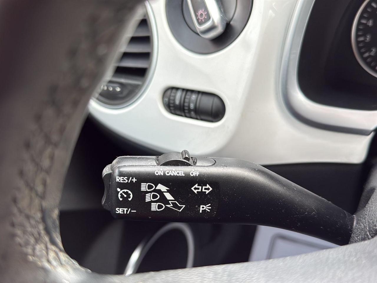 Volkswagen Beetle 2dr Cpe Auto 2.5L PZEV 2012