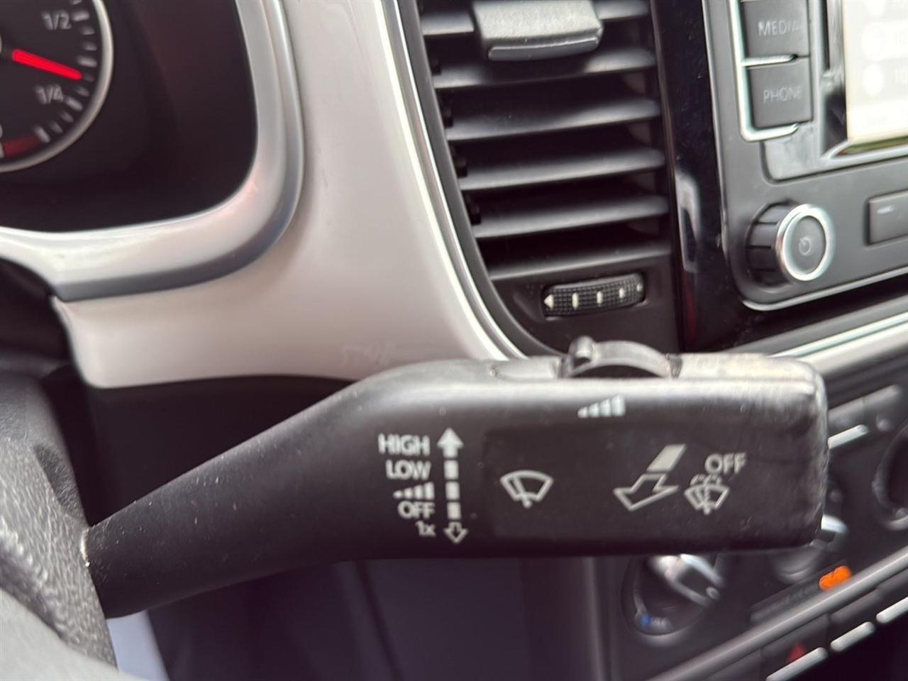 Volkswagen Beetle 2dr Cpe Auto 2.5L PZEV 2012