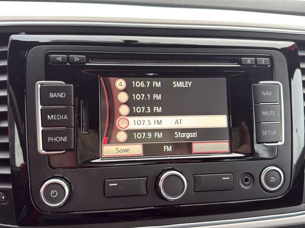 Volkswagen Beetle 2dr Cpe Auto 2.5L PZEV 2012