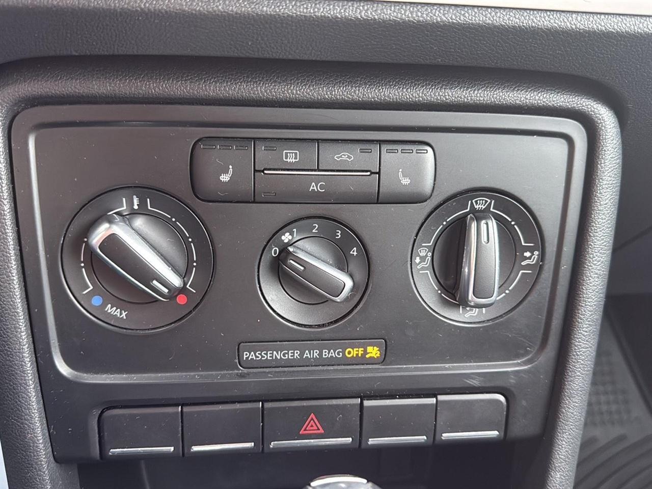 Volkswagen Beetle 2dr Cpe Auto 2.5L PZEV 2012