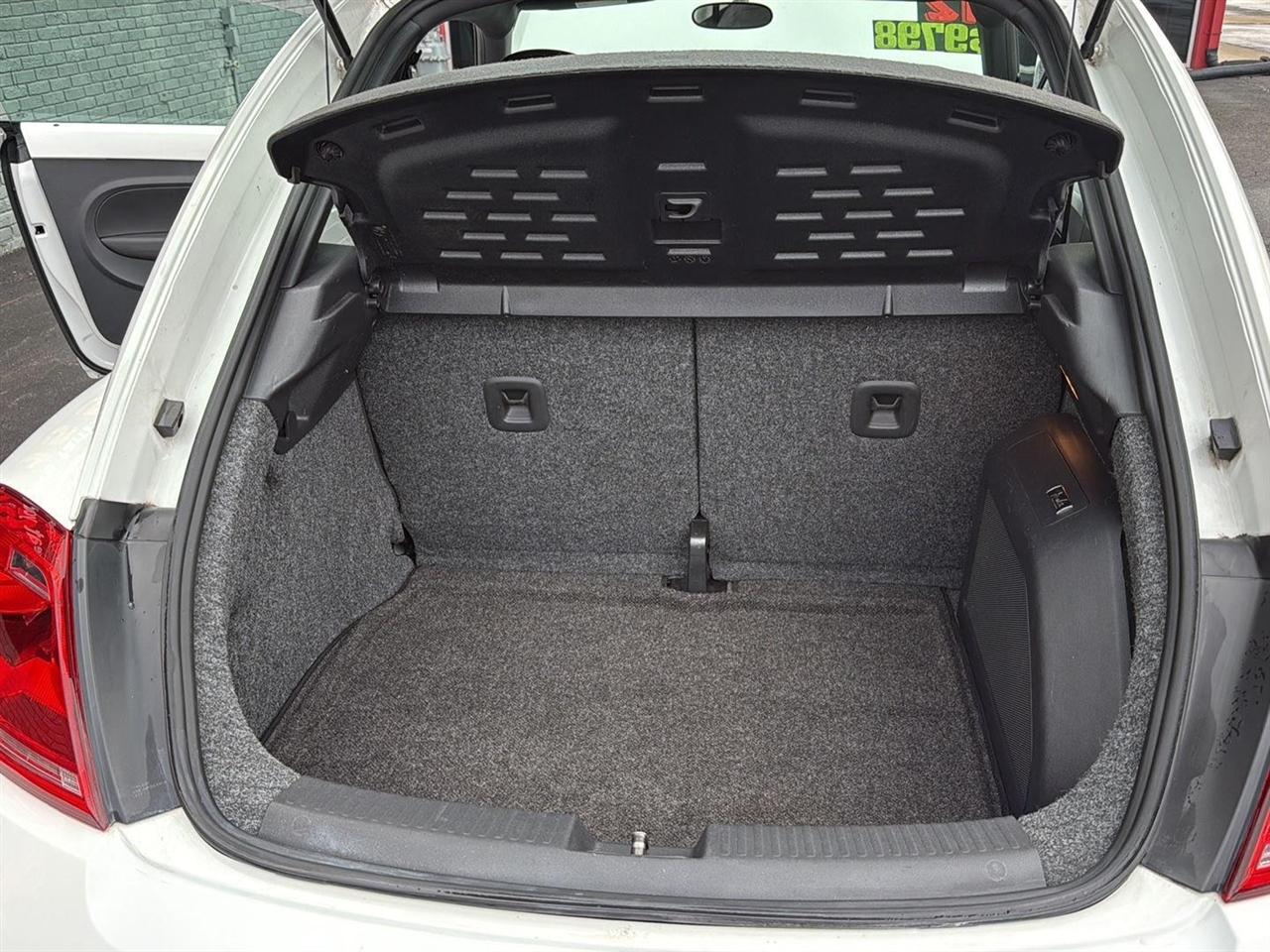 Volkswagen Beetle 2dr Cpe Auto 2.5L PZEV 2012