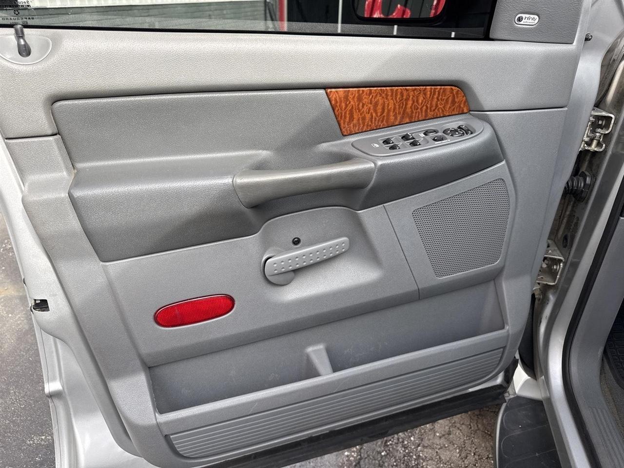 Dodge Ram 3500 4dr Quad Cab 160.5 DRW 4WD Laramie 2006