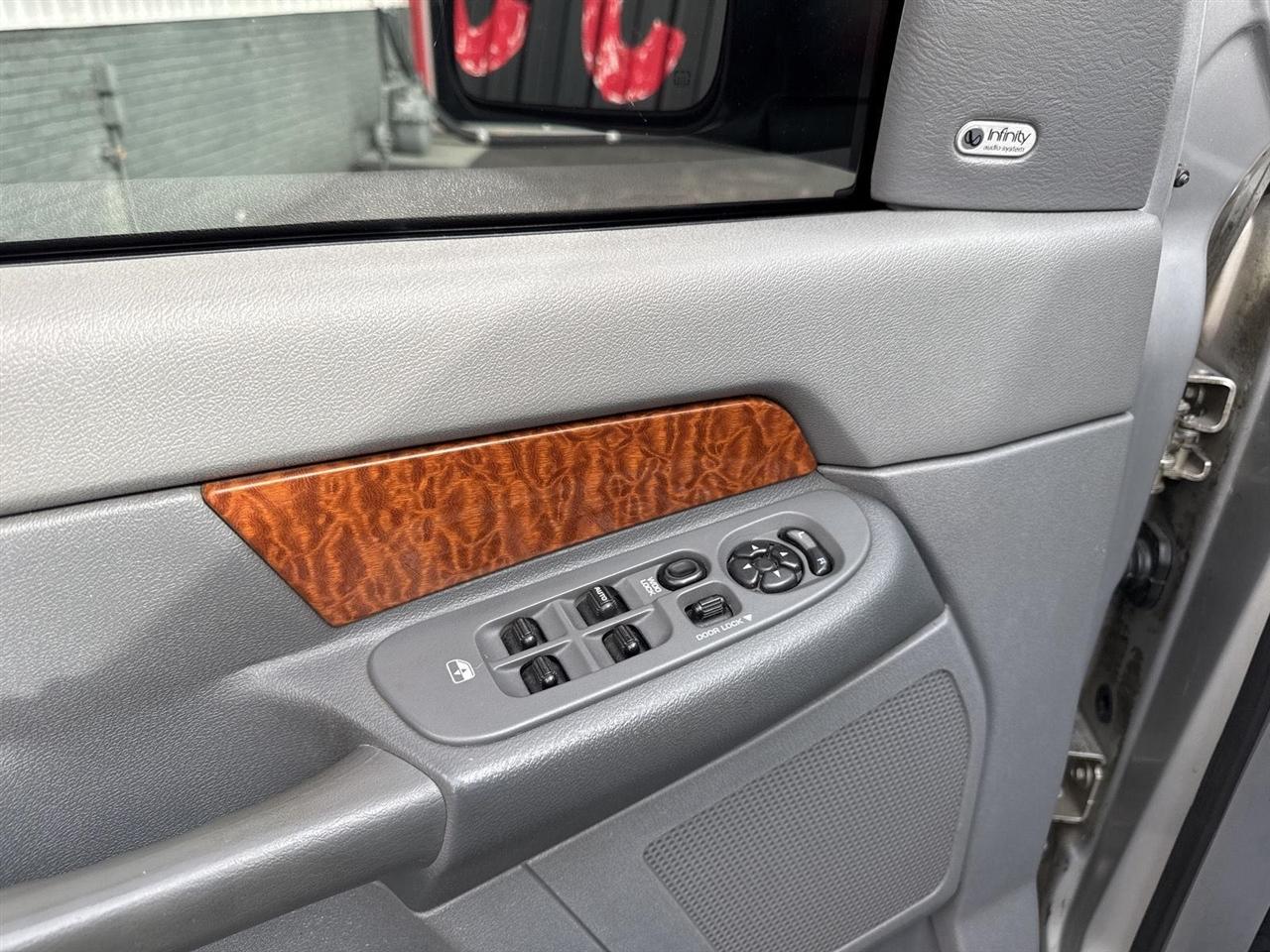 Dodge Ram 3500 4dr Quad Cab 160.5 DRW 4WD Laramie 2006