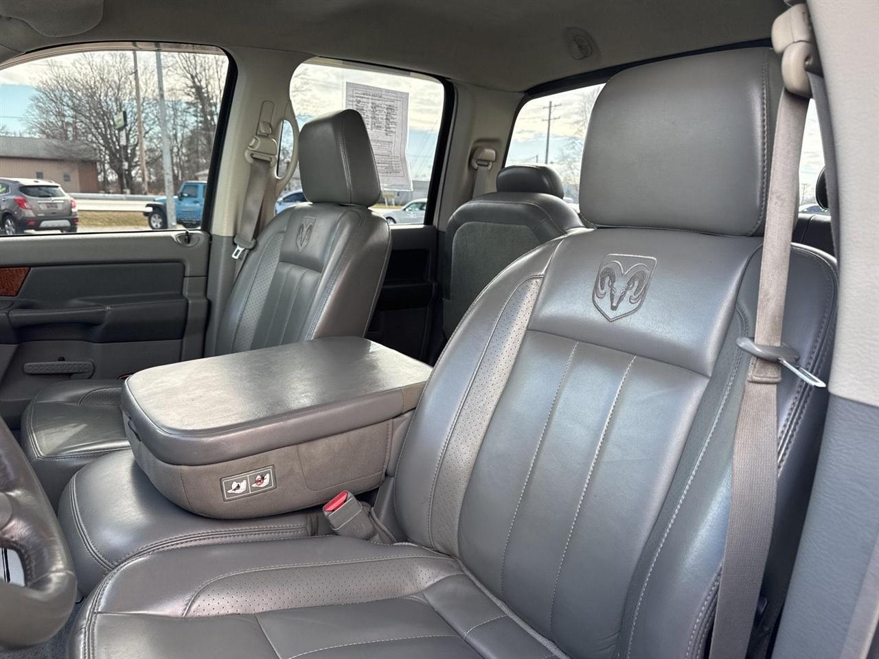 Dodge Ram 3500 4dr Quad Cab 160.5 DRW 4WD Laramie 2006