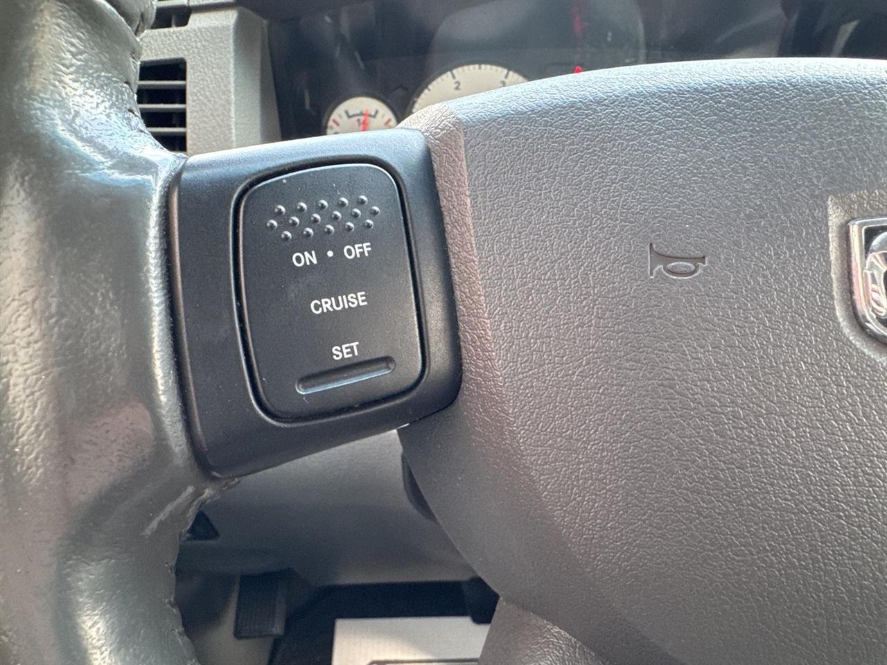 Dodge Ram 3500 4dr Quad Cab 160.5 DRW 4WD Laramie 2006