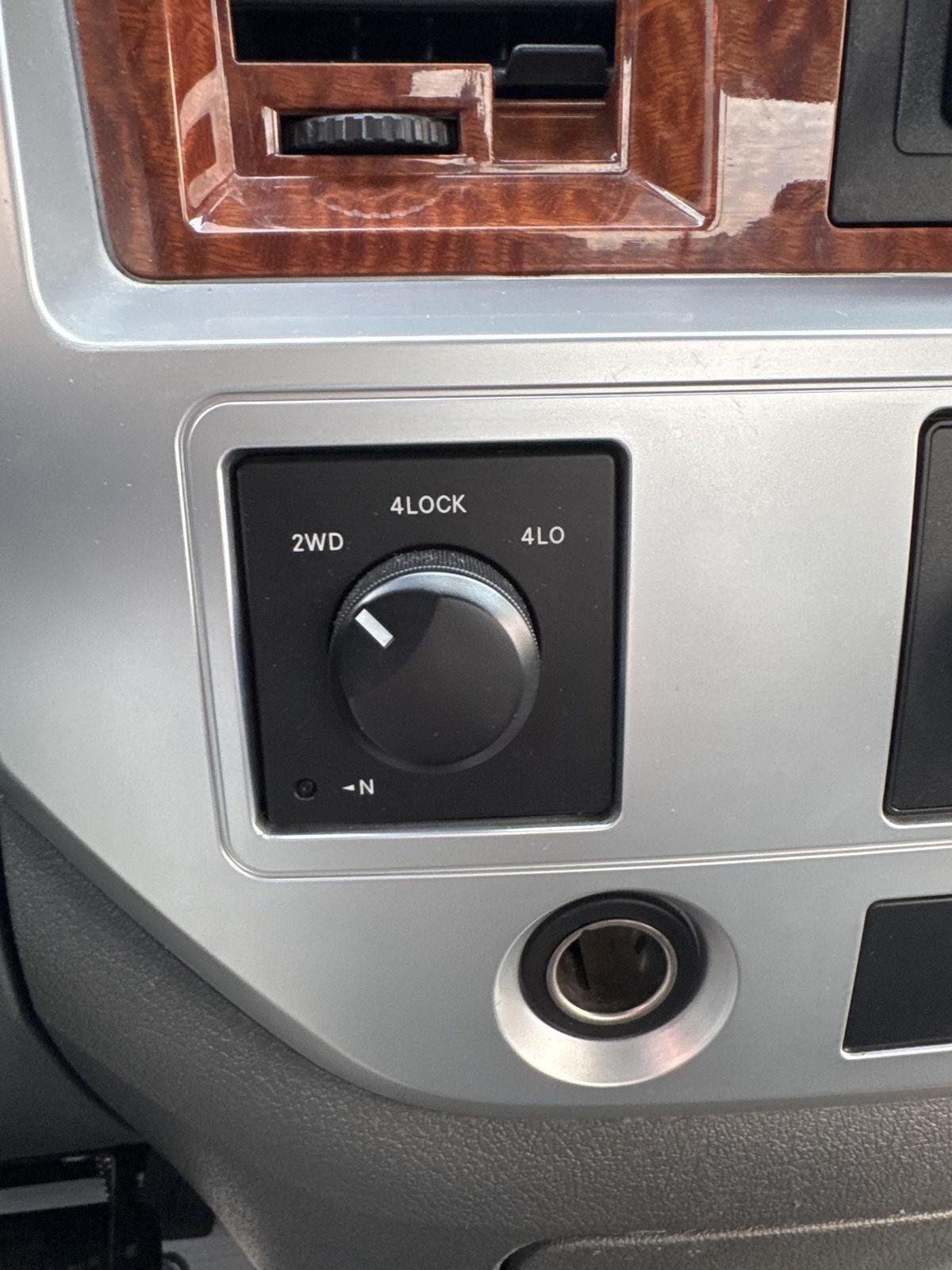 Dodge Ram 3500 4dr Quad Cab 160.5 DRW 4WD Laramie 2006