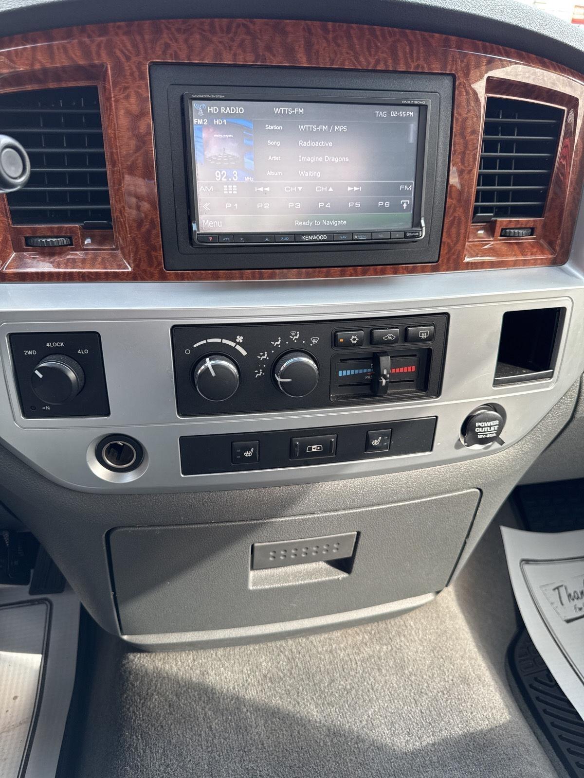 Dodge Ram 3500 4dr Quad Cab 160.5 DRW 4WD Laramie 2006