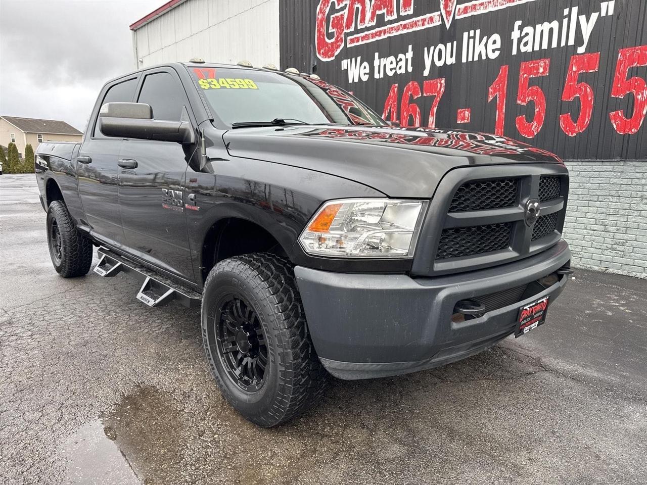 RAM 2500 Tradesman 4x4 Crew Cab 6'4" Box 2017