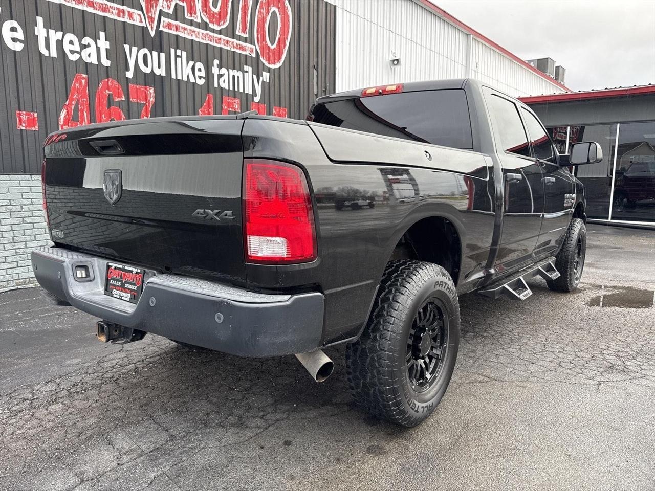RAM 2500 Tradesman 4x4 Crew Cab 6'4" Box 2017