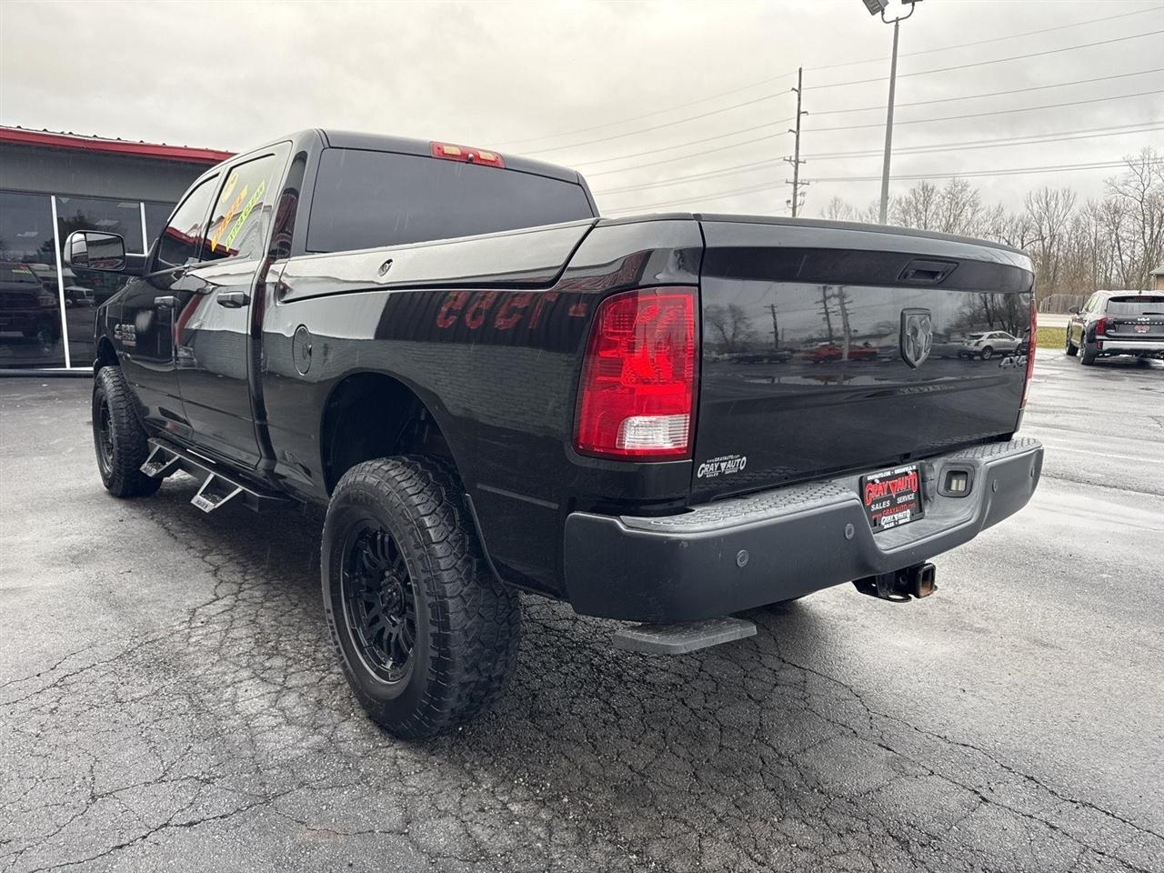 RAM 2500 Tradesman 4x4 Crew Cab 6'4" Box 2017