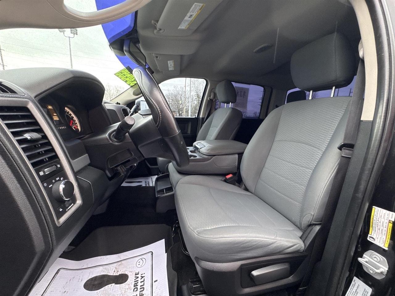 RAM 2500 Tradesman 4x4 Crew Cab 6'4" Box 2017