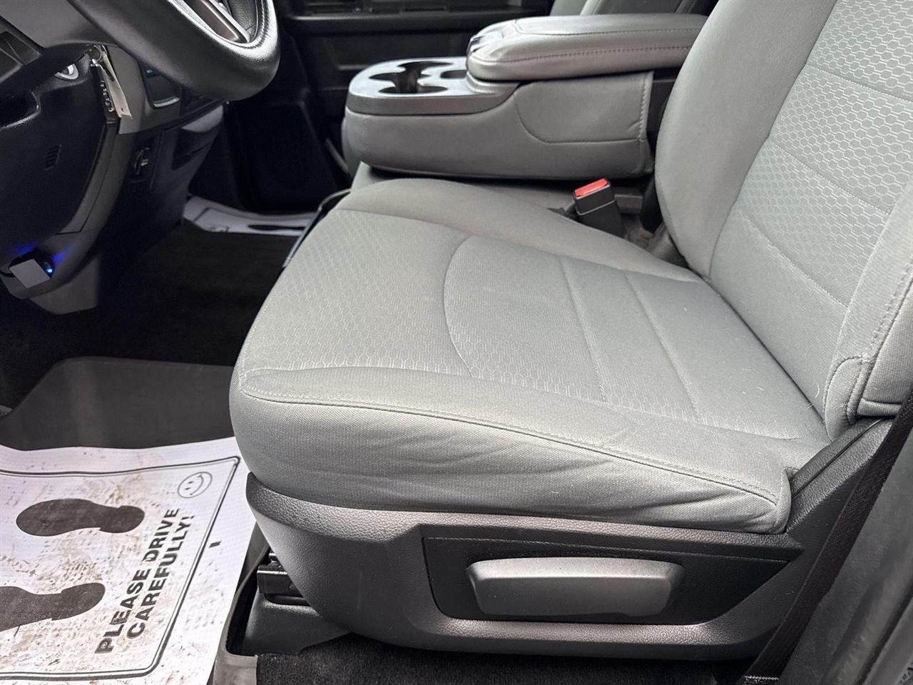 RAM 2500 Tradesman 4x4 Crew Cab 6'4" Box 2017