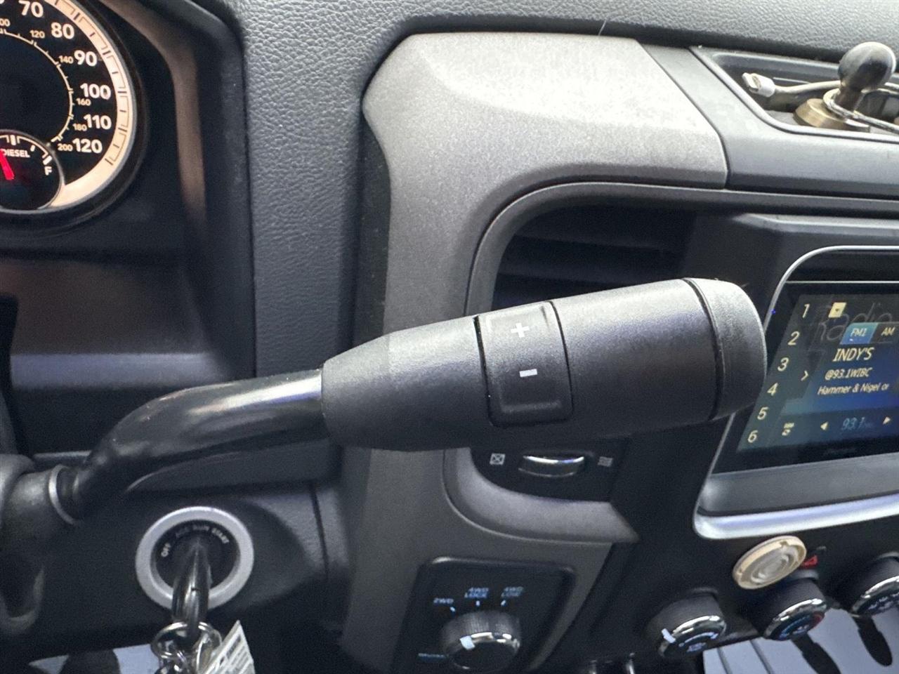 RAM 2500 Tradesman 4x4 Crew Cab 6'4" Box 2017