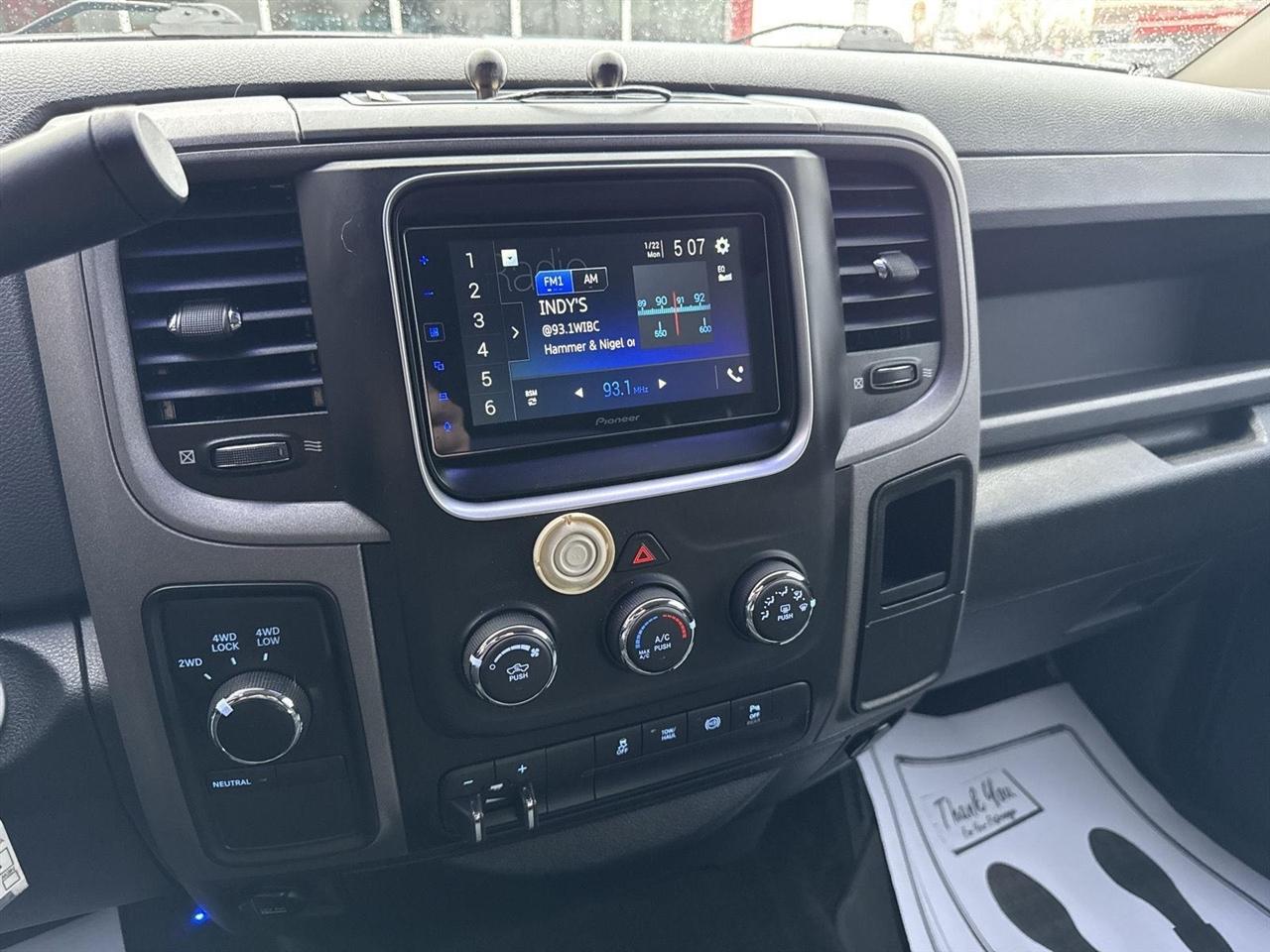 RAM 2500 Tradesman 4x4 Crew Cab 6'4" Box 2017