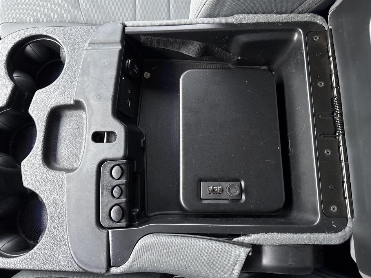 RAM 2500 Tradesman 4x4 Crew Cab 6'4" Box 2017