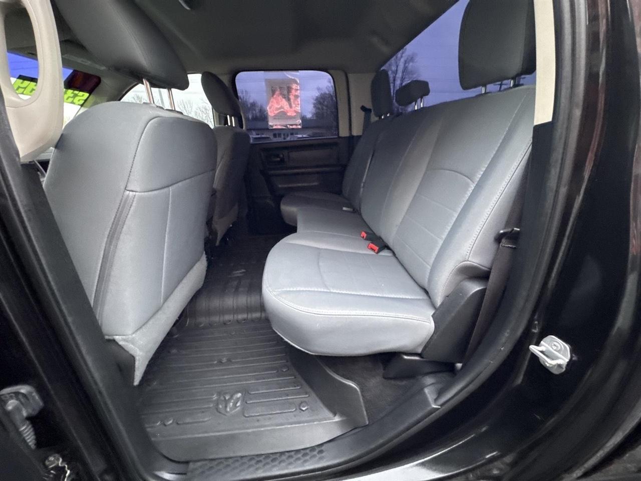 RAM 2500 Tradesman 4x4 Crew Cab 6'4" Box 2017