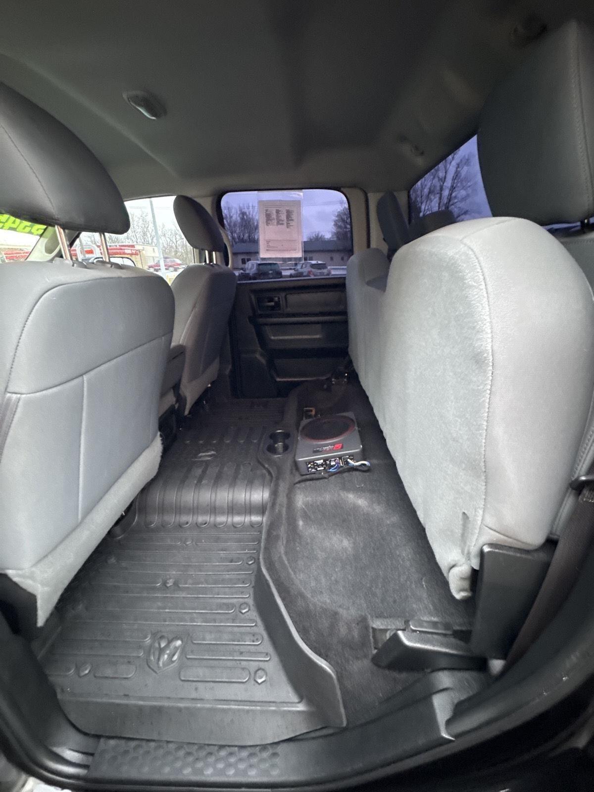 RAM 2500 Tradesman 4x4 Crew Cab 6'4" Box 2017