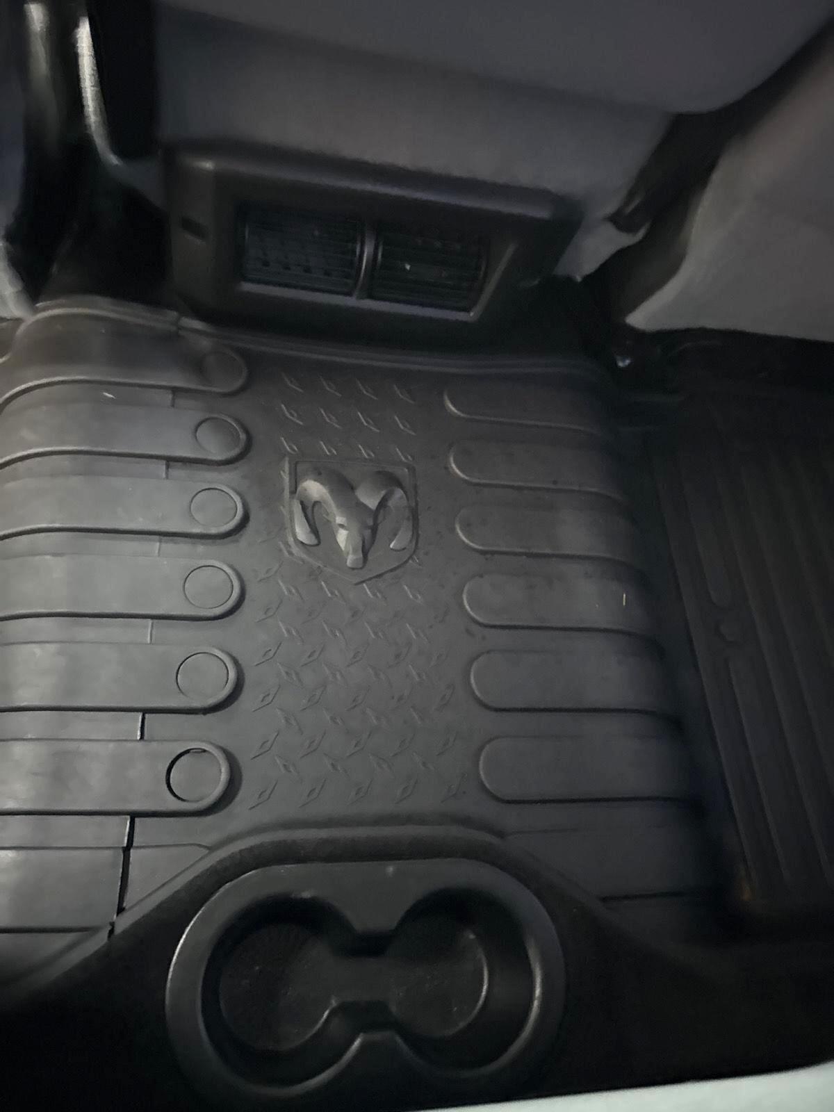 RAM 2500 Tradesman 4x4 Crew Cab 6'4" Box 2017