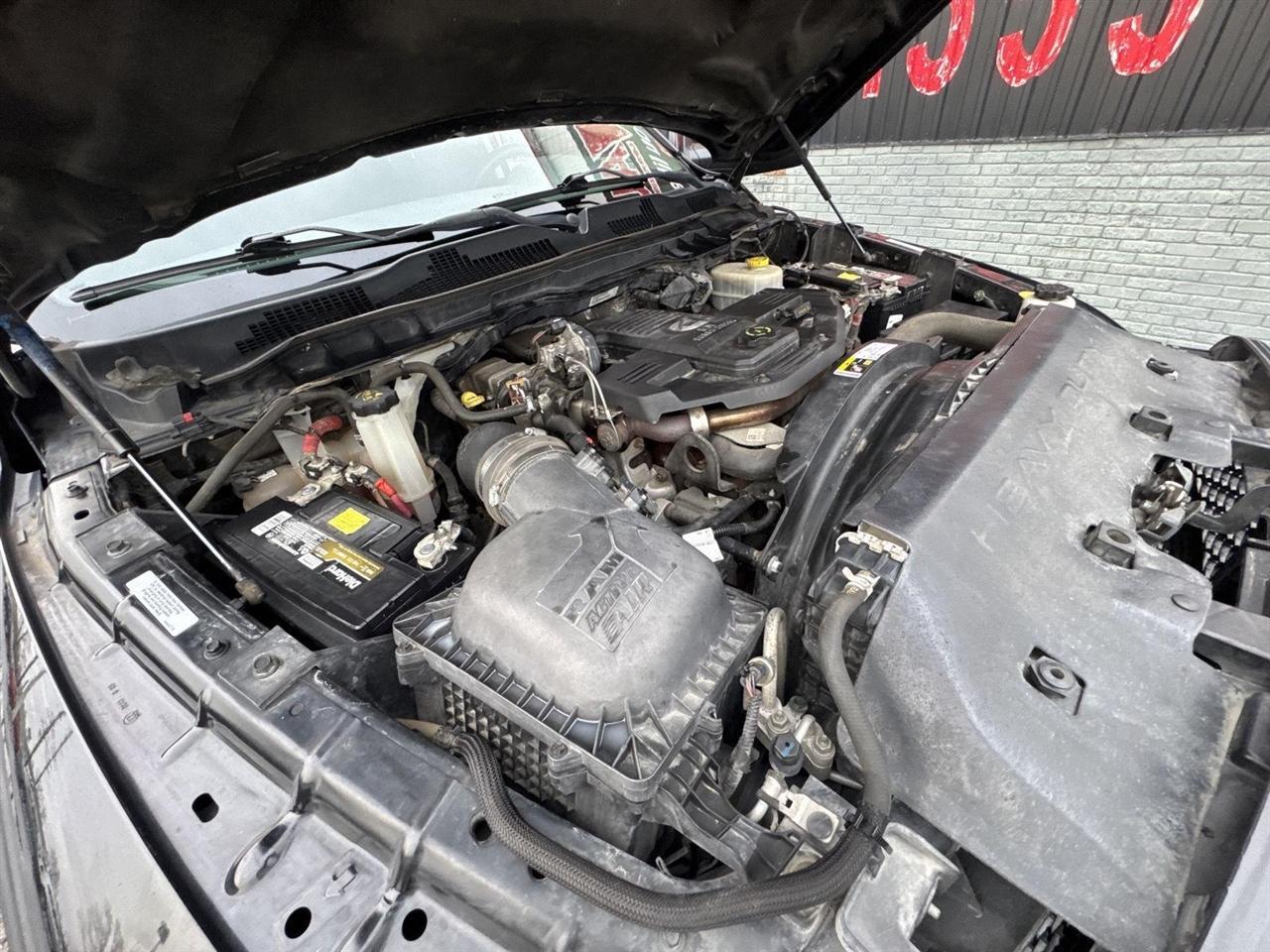 RAM 2500 Tradesman 4x4 Crew Cab 6'4" Box 2017