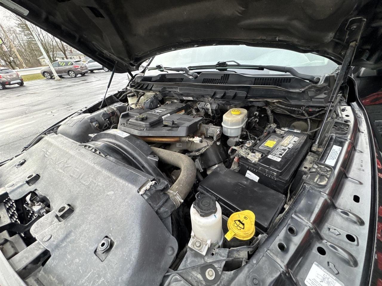 RAM 2500 Tradesman 4x4 Crew Cab 6'4" Box 2017