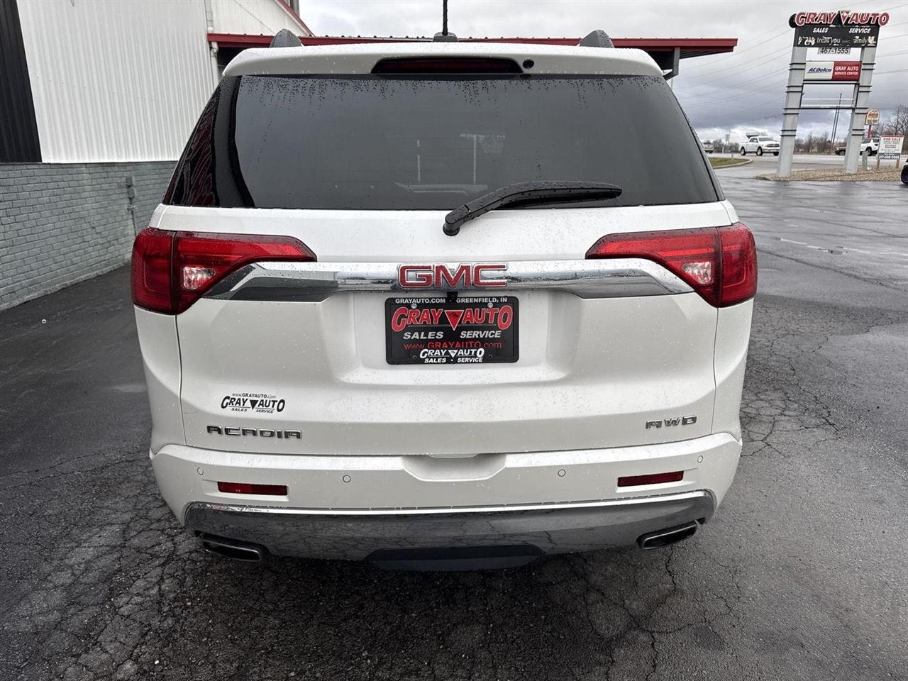 GMC Acadia AWD 4dr Denali 2017