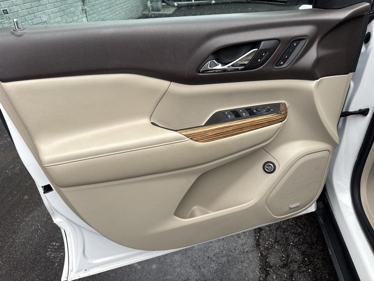 GMC Acadia AWD 4dr Denali 2017