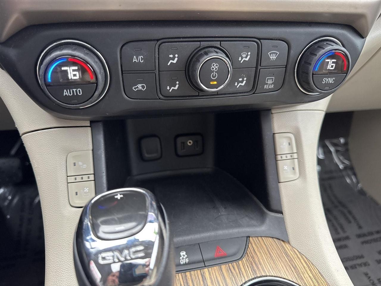 GMC Acadia AWD 4dr Denali 2017