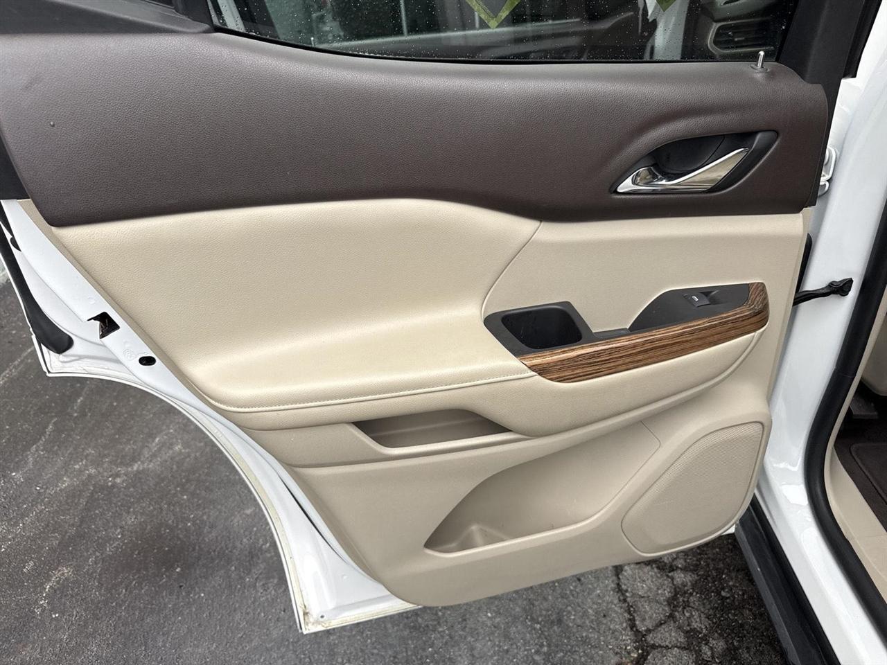 GMC Acadia AWD 4dr Denali 2017