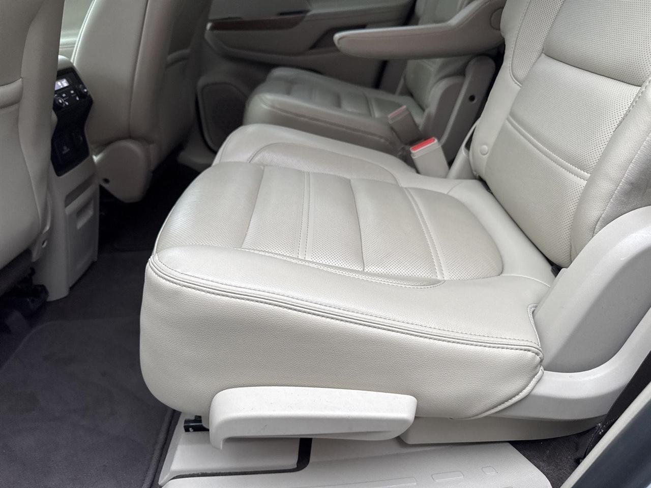 GMC Acadia AWD 4dr Denali 2017